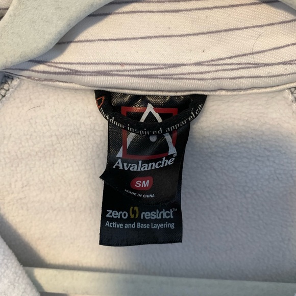 Avalanche black and white sweater, size small - Picture 5 of 6